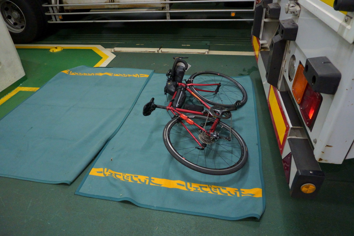 車両料金を払い自転車を積み込む。