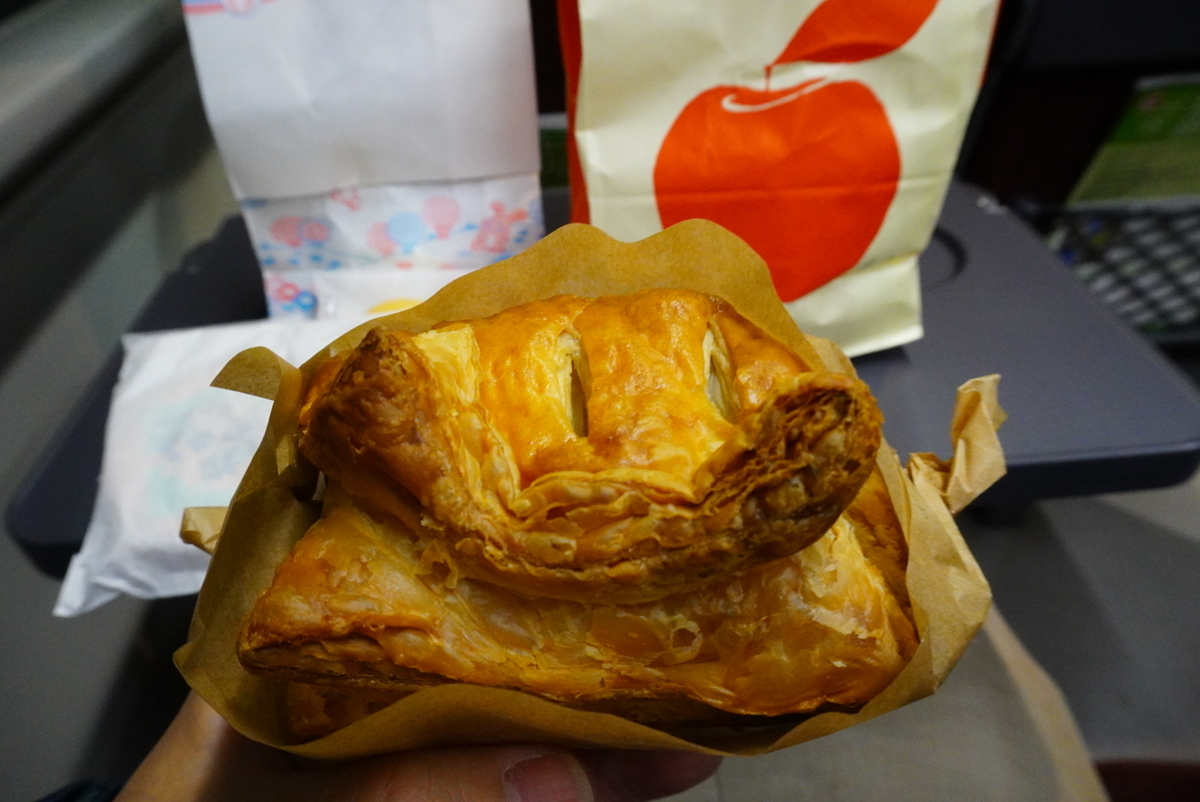 アップルパイを食べる。