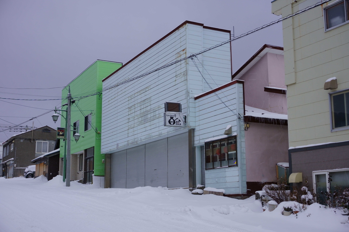 パチンコ屋は閉店していた。