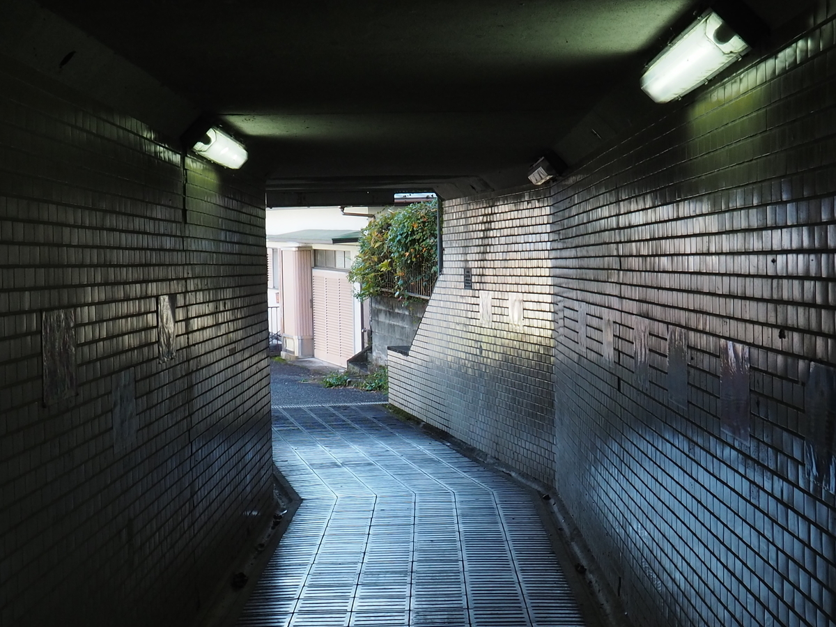 地下道の内部。