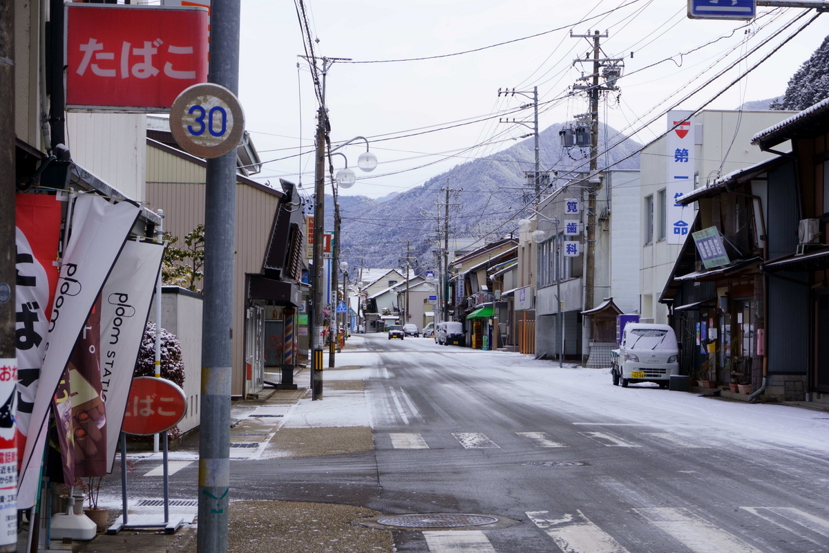 旧道沿いを歩く。