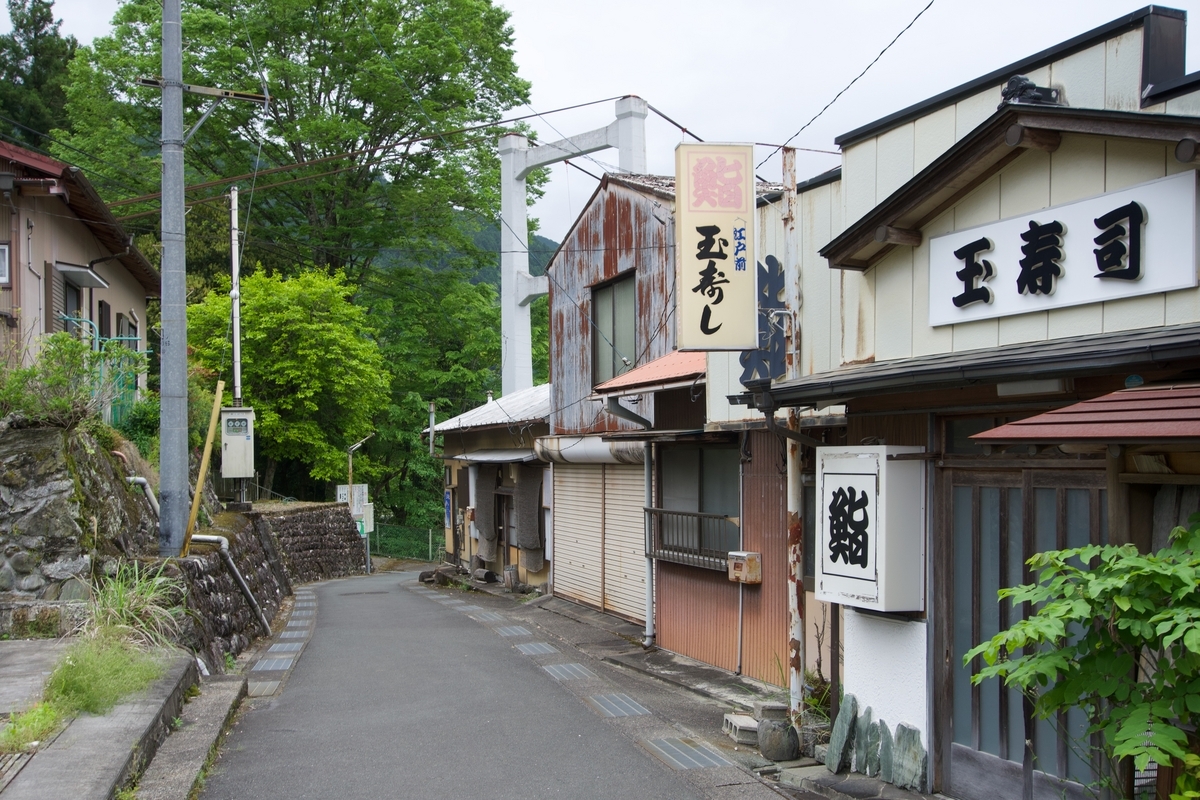 中部天竜駅から街の中心までも吊り橋で向かう。
