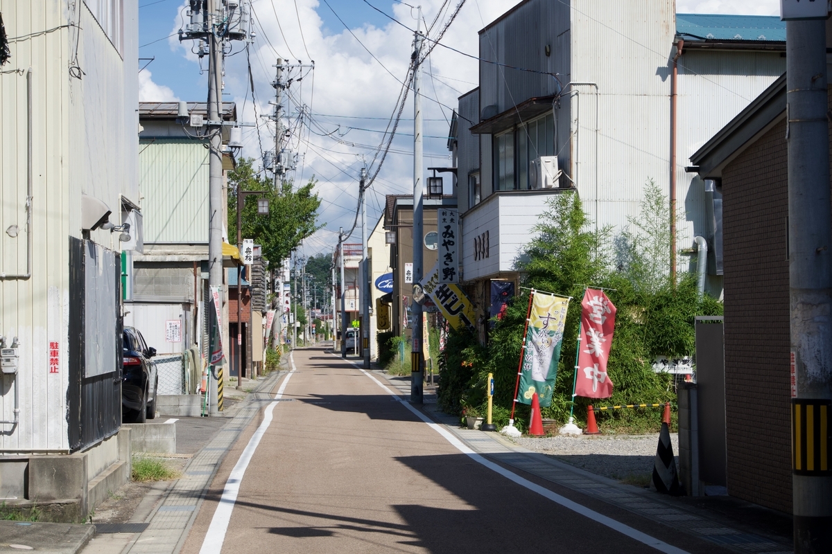 十字路から更に東に進む