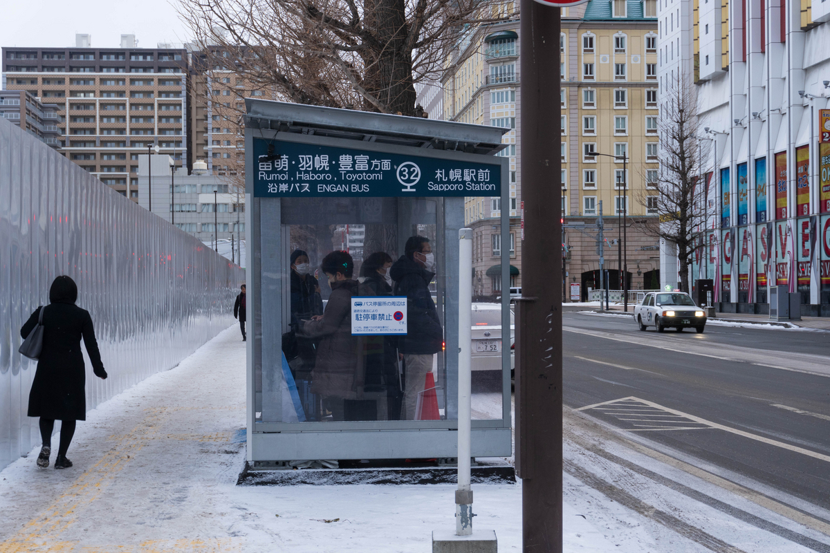 特急はぼろ号に乗り込む