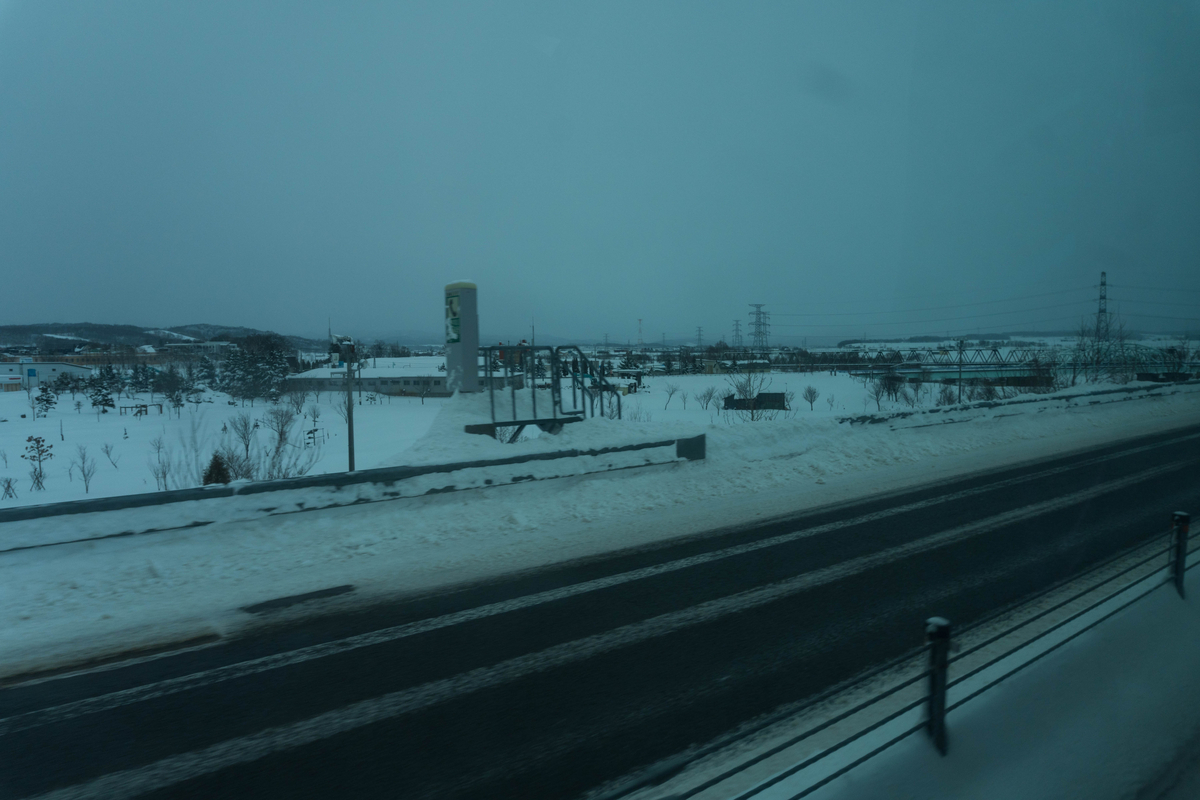 車窓には雪