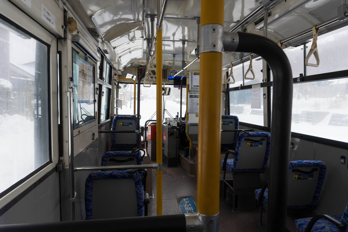 乗客は自分だけのバスで増毛に向かう