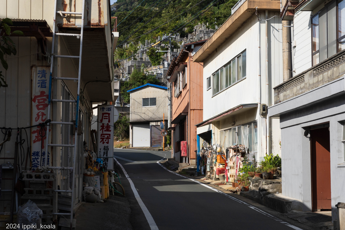 山を登って次の集落へ向かいます