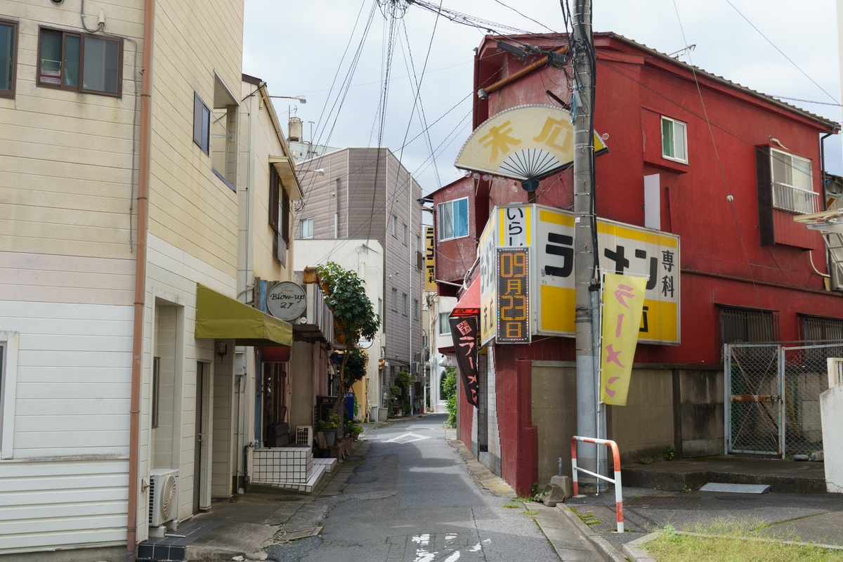 今日の日付が書かれているし、もうちょっと待ったら開いた説?