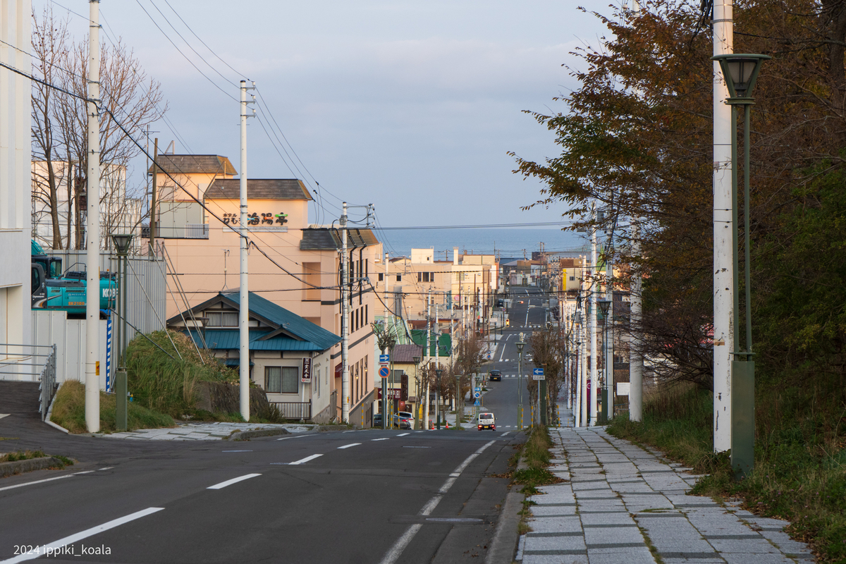 坂から海が見える景色は函館のよう