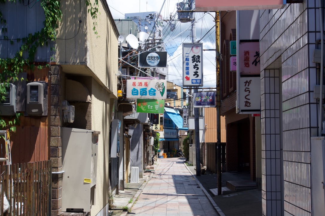 紀伊田辺のスナック街 味光路へ