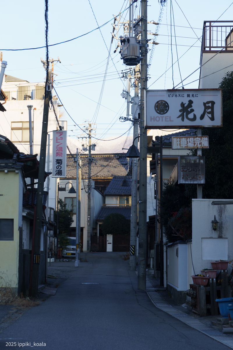 ここは料亭や居酒屋が集まっていた