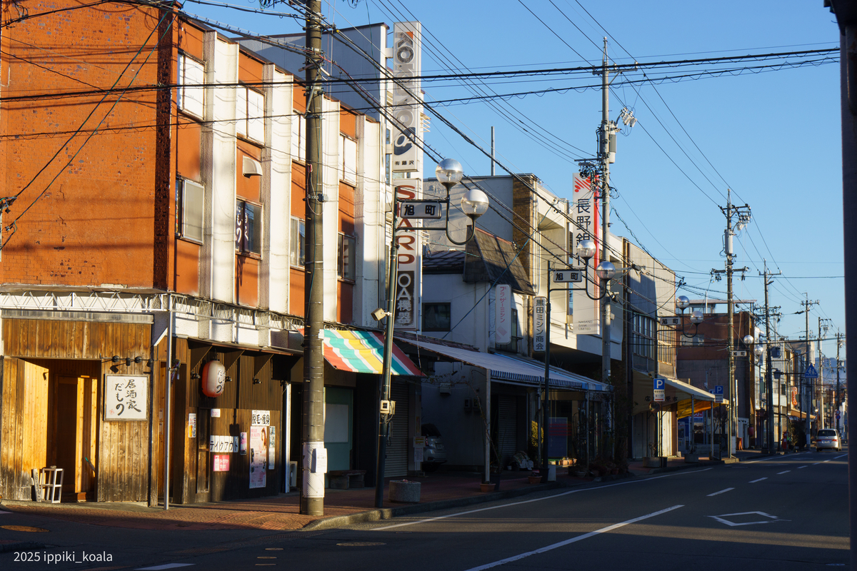 朝日を浴びる建物