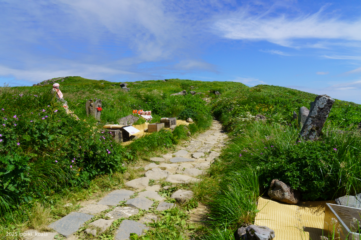 途中に小屋があったり