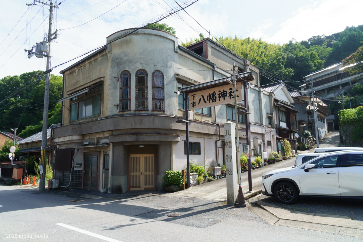 この洋館は何なのか気になる