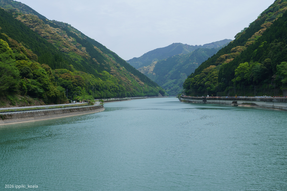 下流に行くに連れて川幅が太くなる