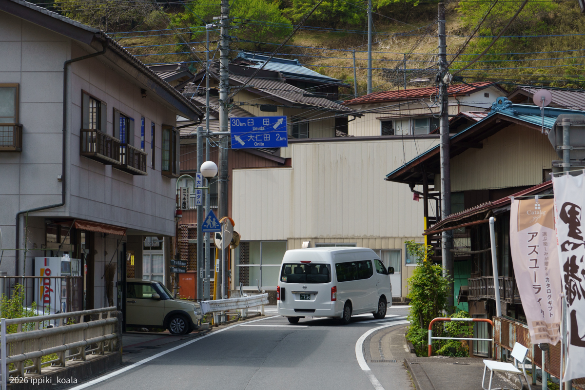 終点の雨沢でバスを降りる